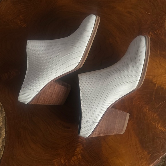 Rachel Comey Mars Mule in White Perforated Leather, Size 8 - Picture 8 of 12